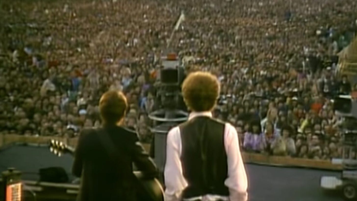 See Simon & Garfunkel Reunite For Central Park Concert In 1981