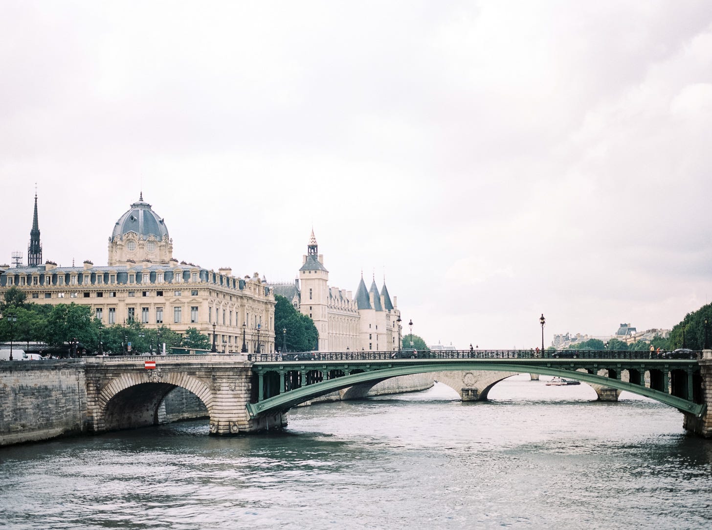 Photo of a Parisian streetscape