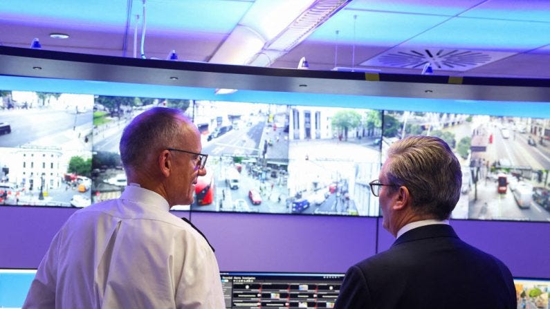 British Prime Minister Keir Starmer (r) watches CCTV screens with Metropolitan Police Commissioner Mark Rowley in the engineering room of the Metropolitan Police Command and Control Special Operations Room at Metropolitan Police Headquarters Lambeth police in London, August 9, 2024. (TOBY MELVILLE/POOL/AFP via Getty Images)