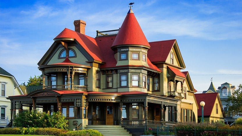 What Is a Queen Anne Victorian? Defining This Architecture Style
