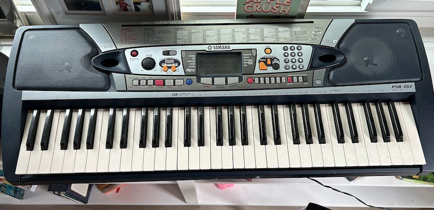 Yamaha PSR-282 keyboard, a gift from the nice neighbor lady.