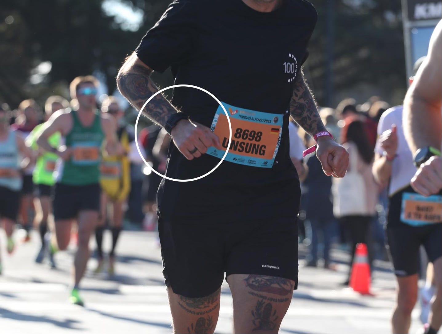The author racing the Valencia marathon with his watch turned to the inside of his wrist