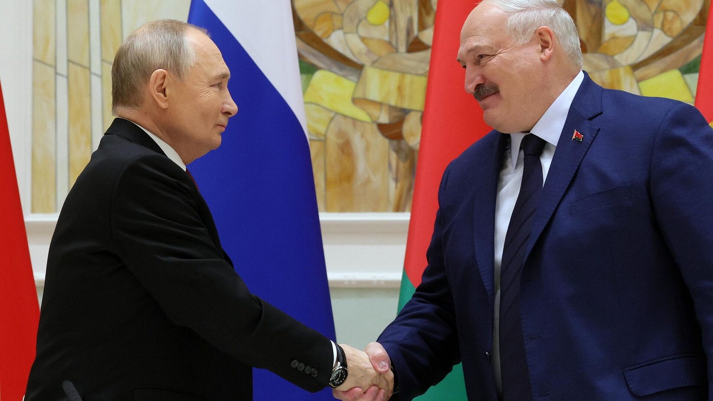 Russian President Vladimir Putin and Belarusian President Alexander Lukashenko shake hands - Sputnik International, 1920, 06.12.2024