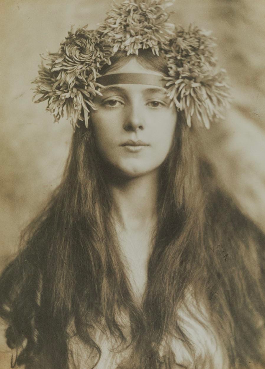 Evelyn Nesbit - early 1900s model/actress whose face inspired the likeness  and character of Anne of Green Gables. : r/OldSchoolCool