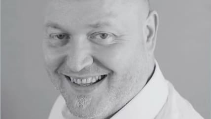 Steffen Händler, Vereinspräsident der HSG Neudorf/Döbeln, ist am Montagabend verstorben. Die Handballgemeinde trauert.