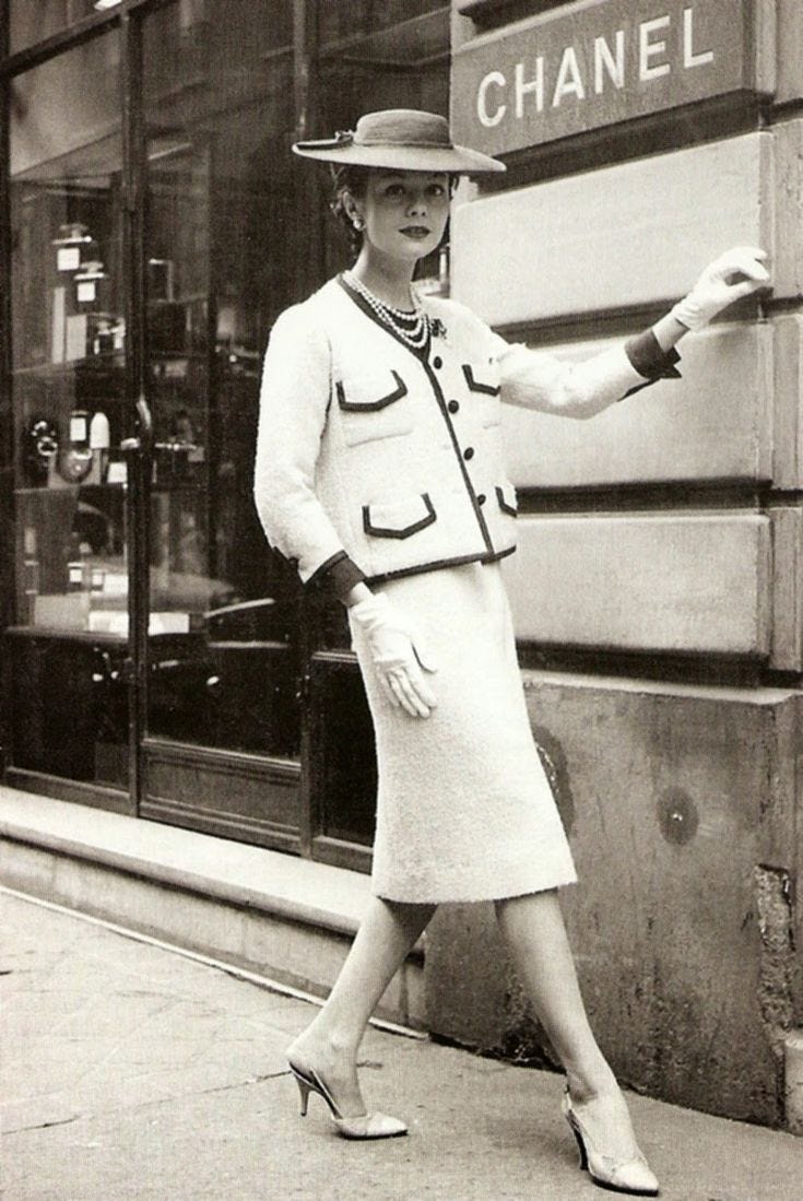 tailleur chanel 1954 - Recherche Google | Mode bilder, Mode, 50ies fashion