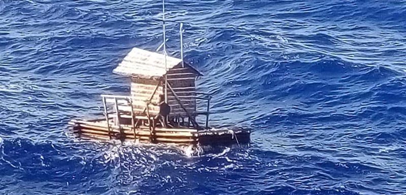 Un ragazzo indonesiano è sopravvissuto per 49 giorni su una zattera nell’oceano