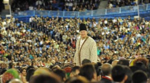 Imam Shah Karim al-Husayni gives didar to his murids in Toronto at the Rogers Centre.