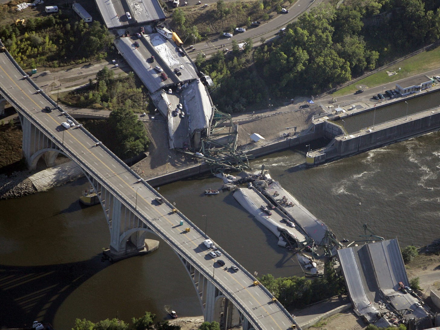 An image of the 35-W Bridge Collapse over the Mississippi River