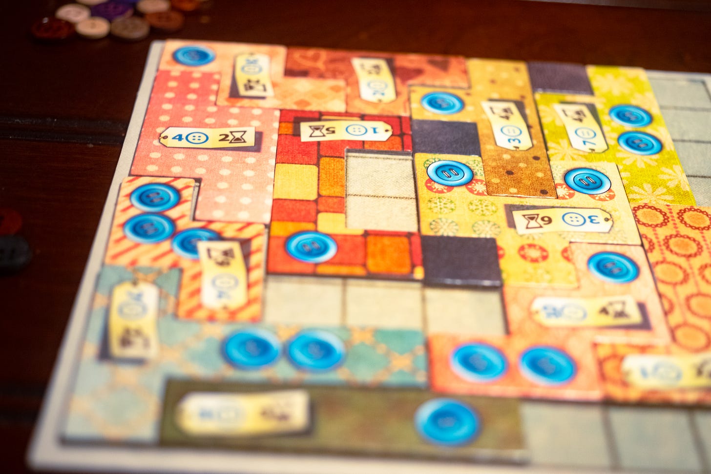 The board game Patchwork, with tiles arranged on a quilt board.