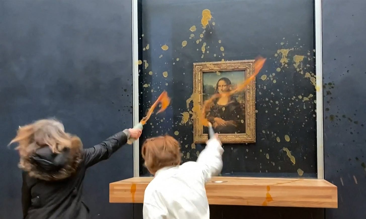 Mona Lisa Splattered With Pumpkin Soup by Protesters in Paris | Vanity Fair