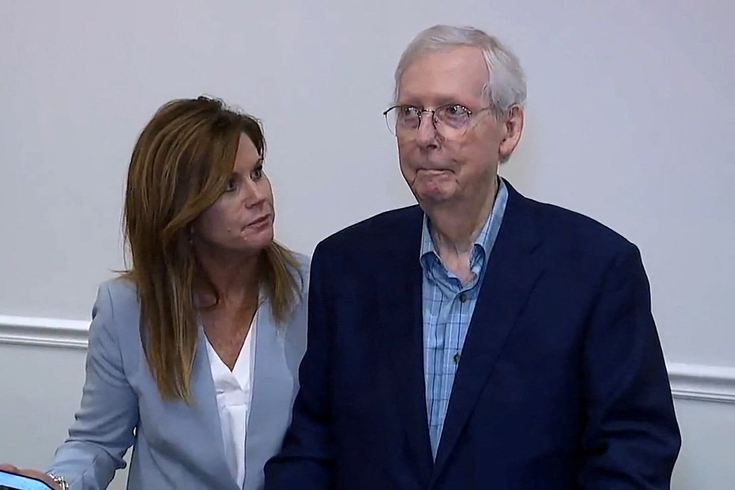 Mitch McConnell May Be Experiencing Small Seizures, Doctors Suggest ...