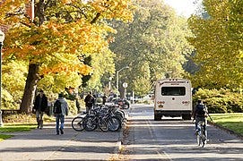File:Bus pedestrians bike fall (15725886661).jpg