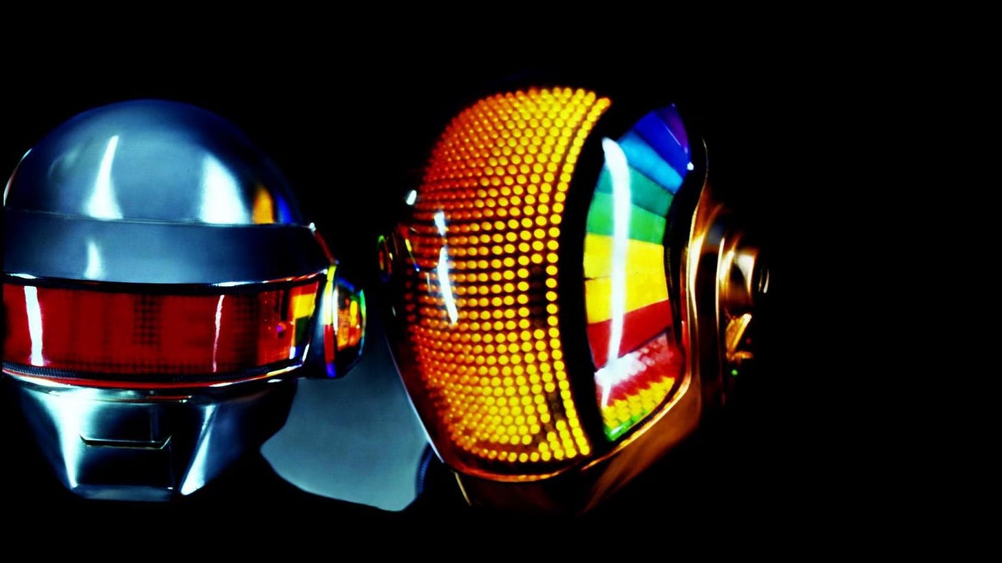 Image des Daft Punk avec leur casques éclairés