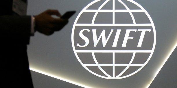 Exclure la Russie du système bancaire mondial : le réseau Swift en six  questions