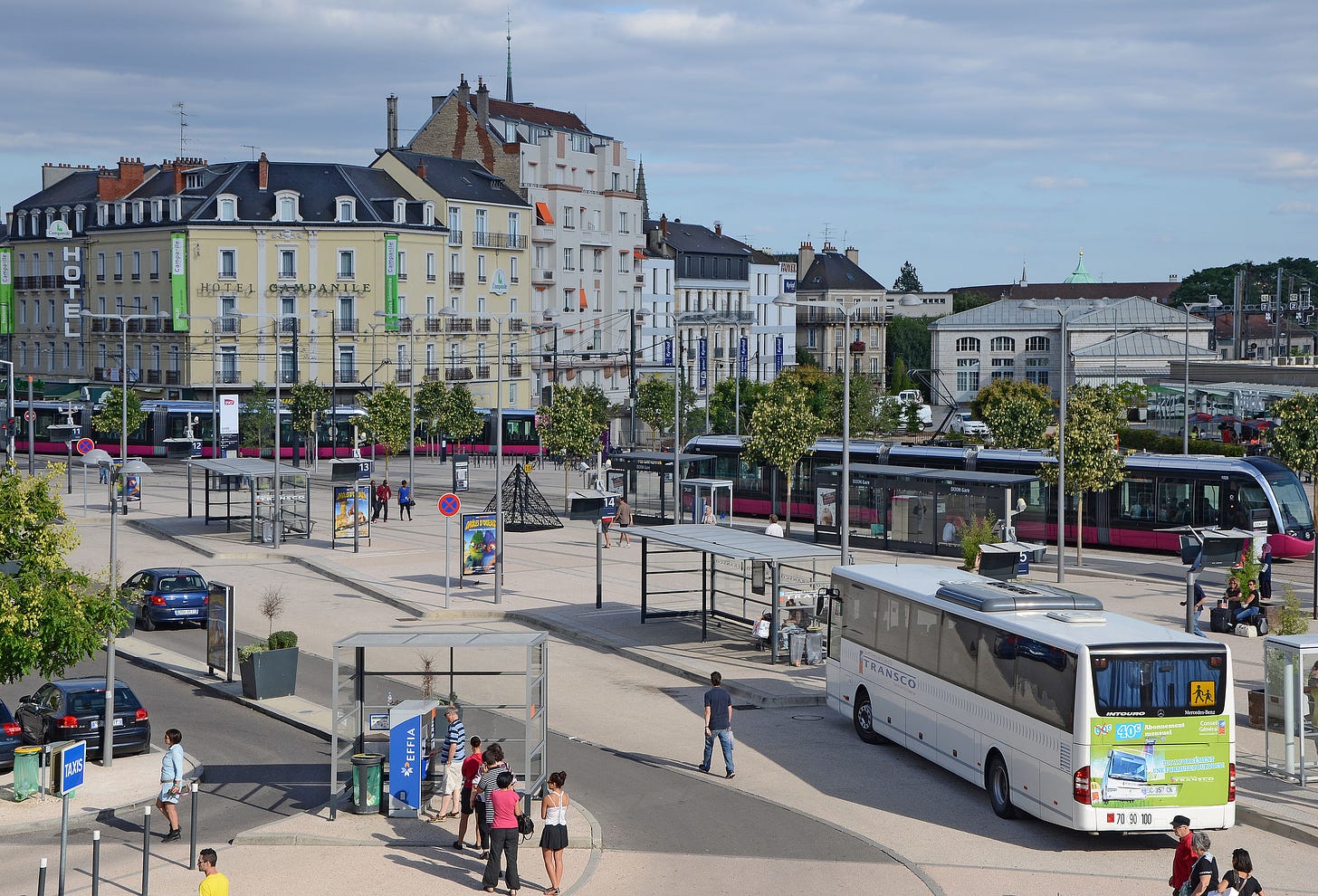 Pôle d'échanges multimodal de la gare de Dijon-Ville.