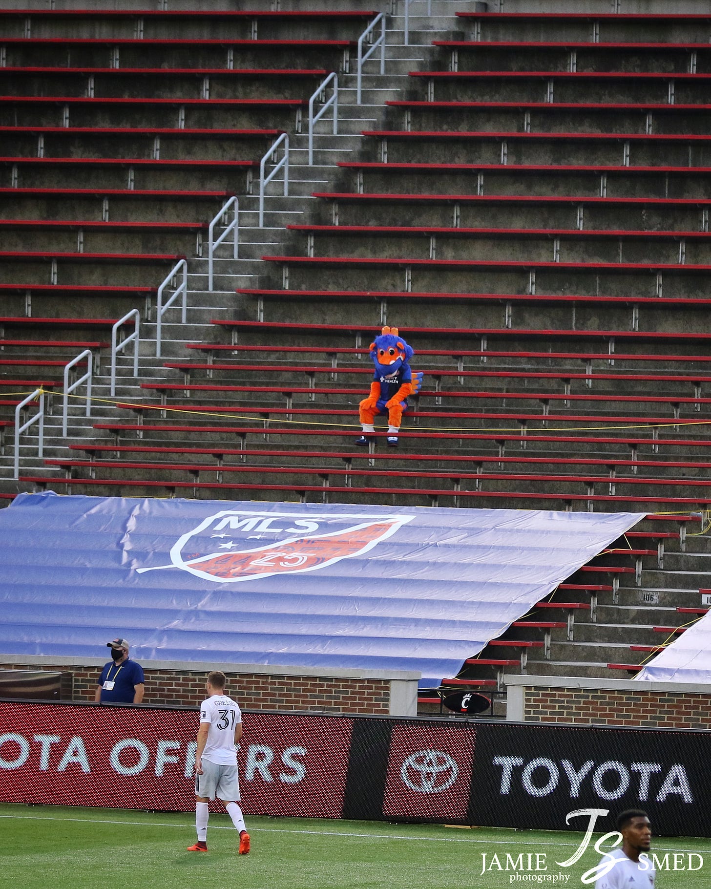 File:FC Cincinnati social distancing COVID-19 2020-08-21.jpg - Wikimedia  Commons