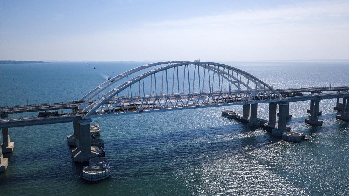 Scientists say the Kerch bridge could collapse due to a strong earthquake