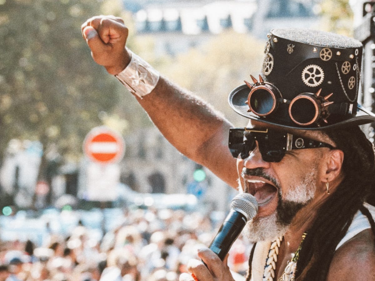 Carlinhos Brown na Lavage de la Madeleine em Paris. Foto: Heber Barros/Divulgação.