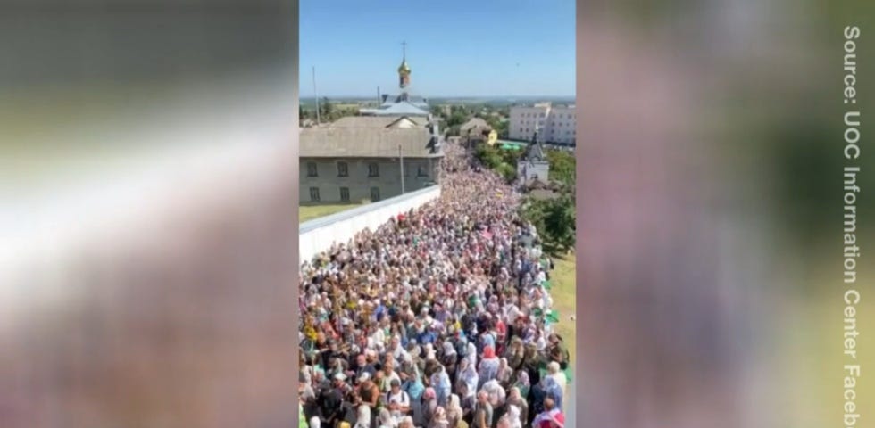 Hundreds of Ukrainian Orthodox pilgrims defy Kiev’s ban on procession (VIDEO)