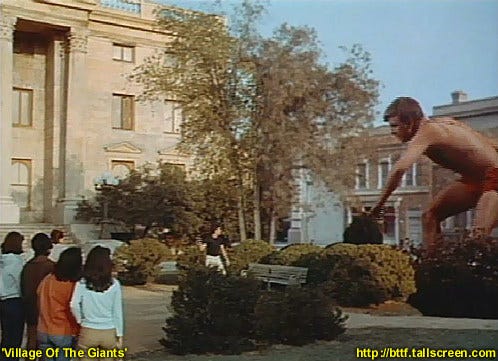 Kadr z filmu "Village of the Giants" z 1965 roku