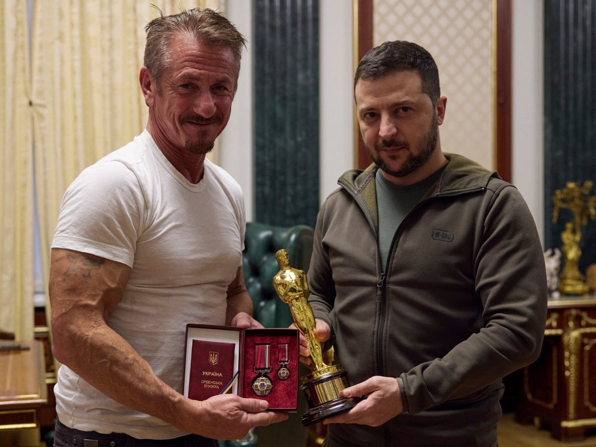 Sean Penn loans his Oscar to Ukraine's president Zelenskiy | Movies | The  Guardian