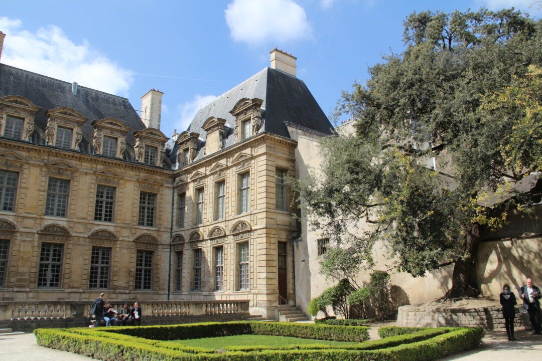 L'Hôtel de Sully, Mansion in Le Marais - Urbansider