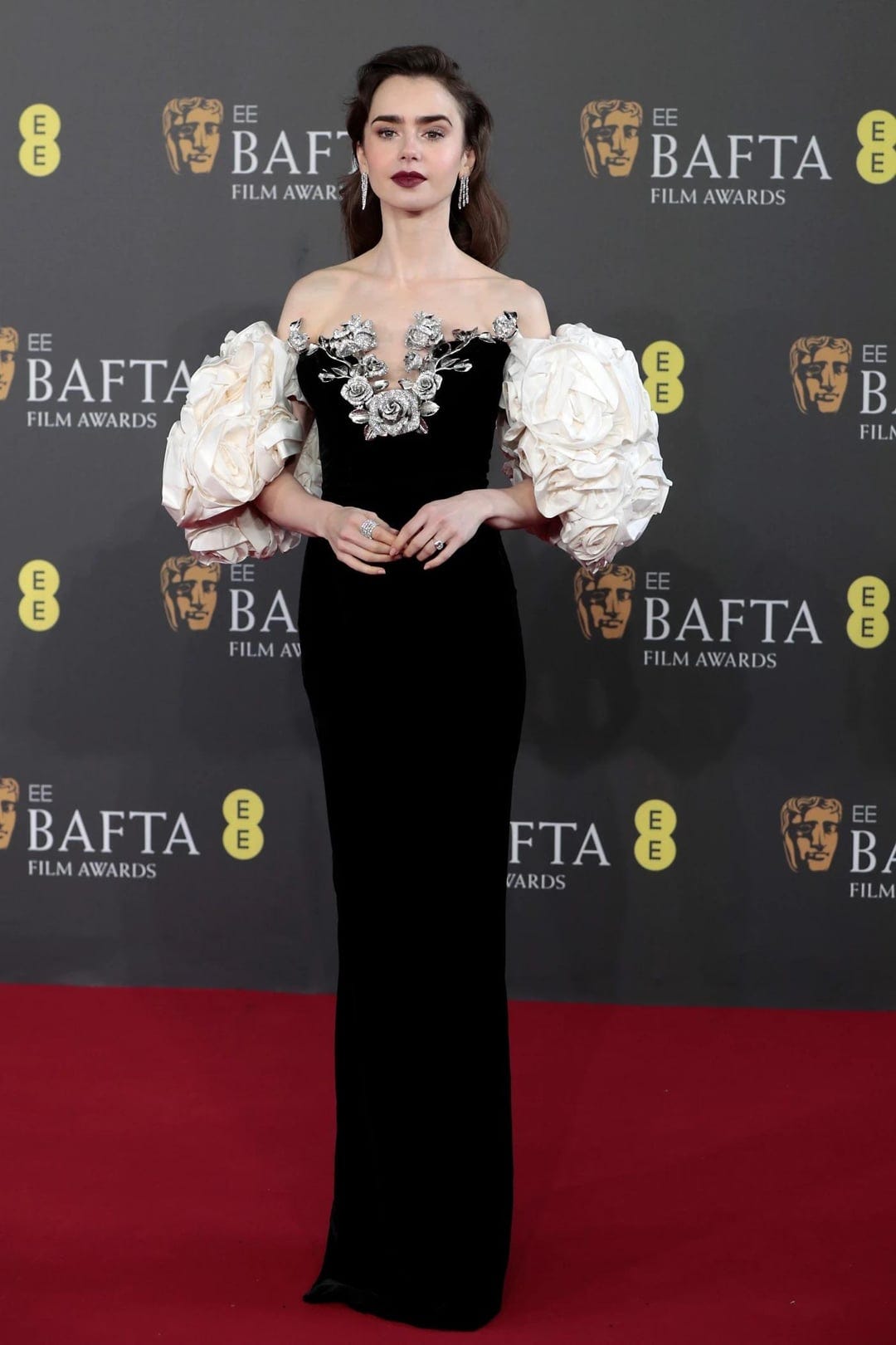 Lily Collins at the 2024 BAFTAS in Tamara Ralph Couture and Cartier jewelry  : r/whatthefrockk