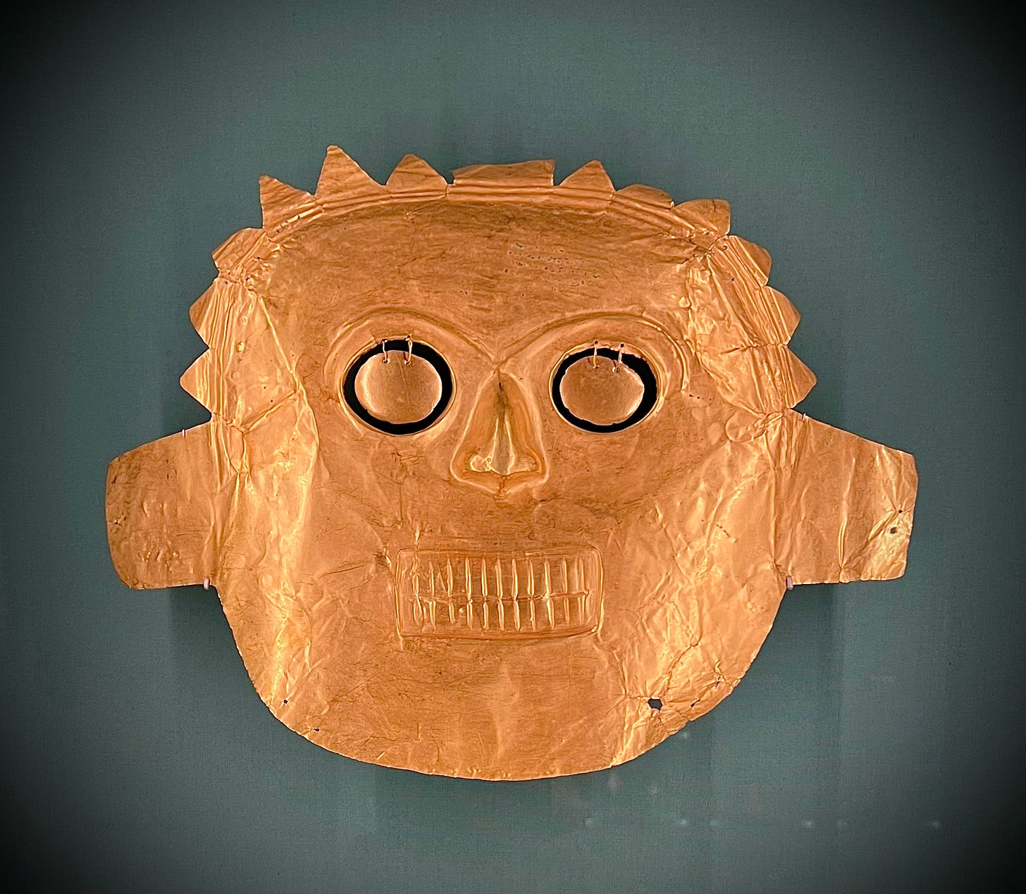 Picture of a gold mask from indigenous Colombia