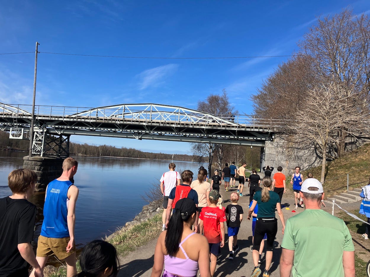 Blue sky above the bridge as we walk to the start