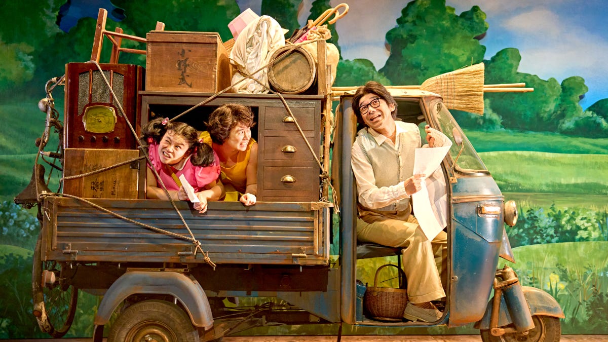 Mei, Satsuki & their dad in a cart in the My Neighbour Totoro play.