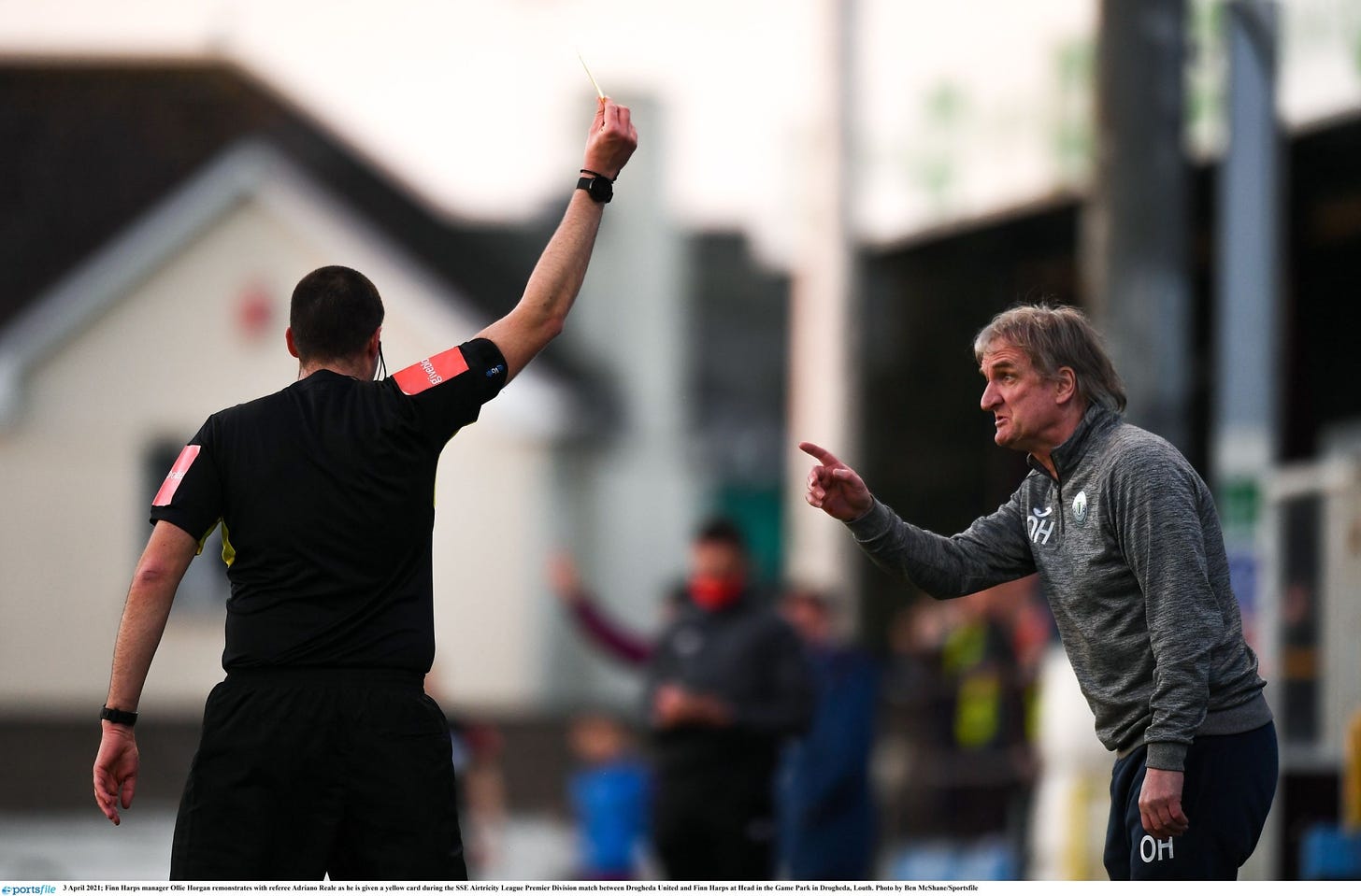 Finn Harps manager Ollie Horgan remonstrates with referee Adriano Reale. Photo: Ben McShane/Sportsfile