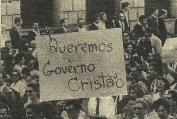 Cartaz “Queremos governo cristão” na Marcha da Família com Deus pela Liberdade. (Créditos: FGV CPDOC)[1]