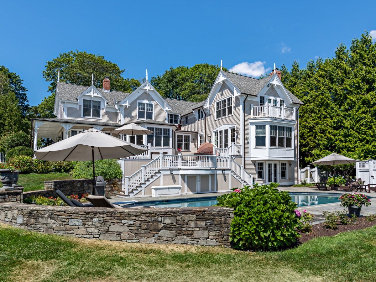 ‘Bayview’ on Orient Avenue in Jamestown sells for $5.075 million