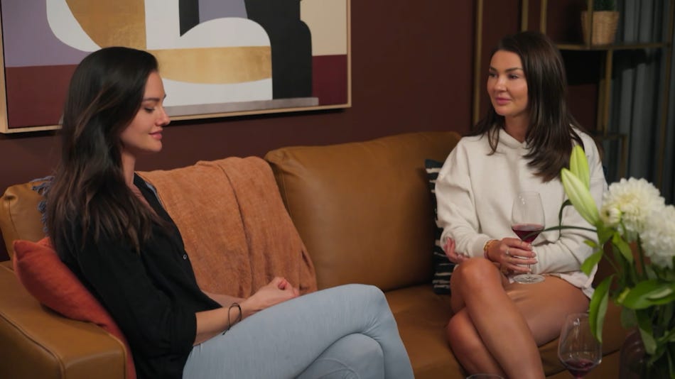 Veronica and Lauren sitting on the couch on MAFS 2025. 