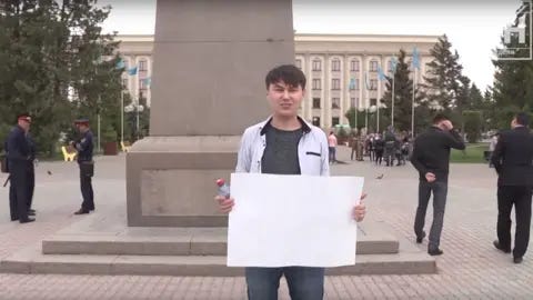 Uralskaya Nedelya/YouTube Kazakh video-blogger Aslan Sagutdinov protests in the city of Oral