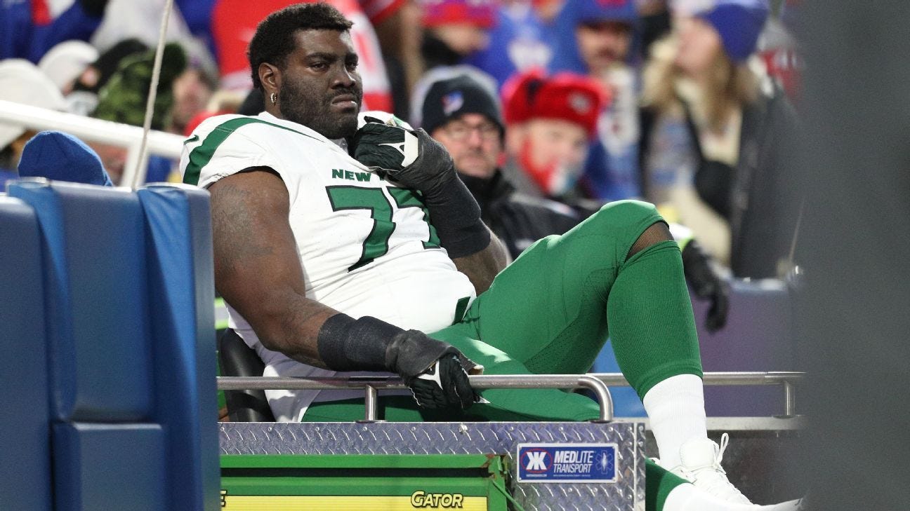 Jets' OL takes another blow as Mekhi Becton (ankle) carted off - ESPN