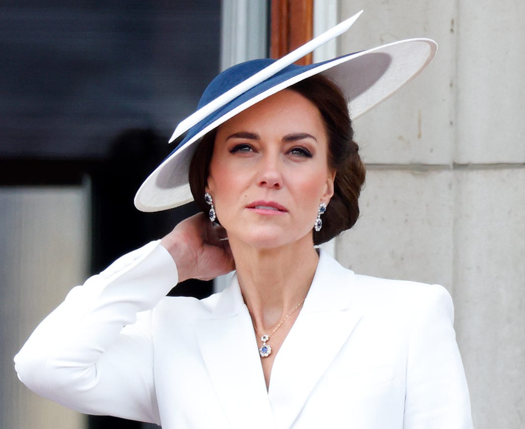 kate middleton wearing white suit and hat