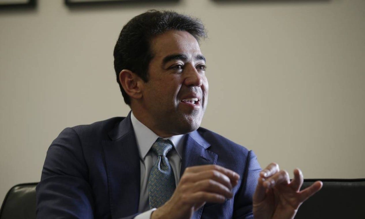 Ministro Bruno Dantas, Presidente do TCU segue exemplo de Moraes e intimida jornalista com ameaça de ação penal.