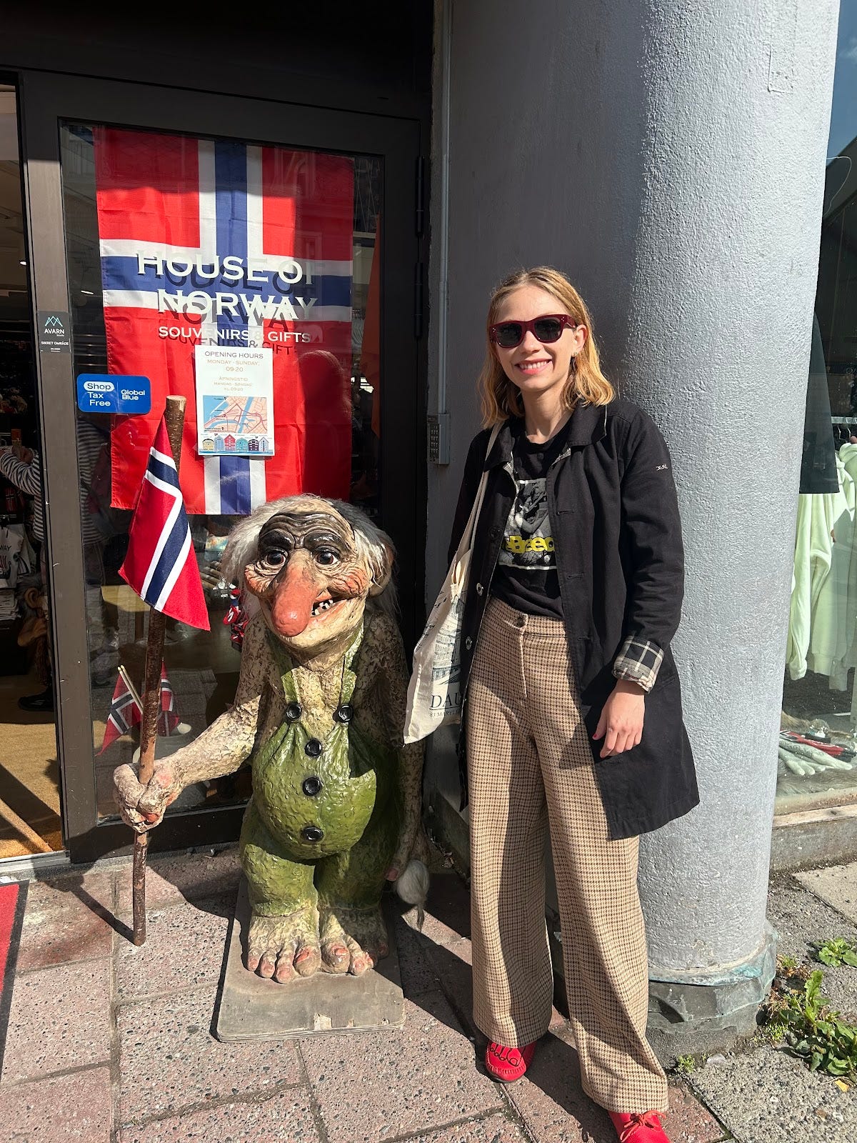 Tavi Gevinson outside with a troll