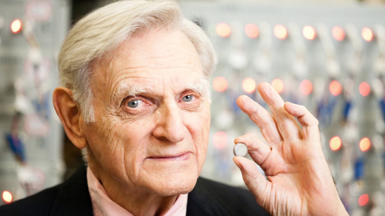 John Goodenough, the Nobel Prize winner whose development of lithium ion  batteries helped create 'a rechargable world', has died at 100 | CNN