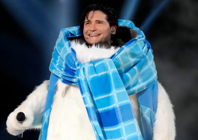 Corey Feldman es foca. Mullidita y con bufanda.