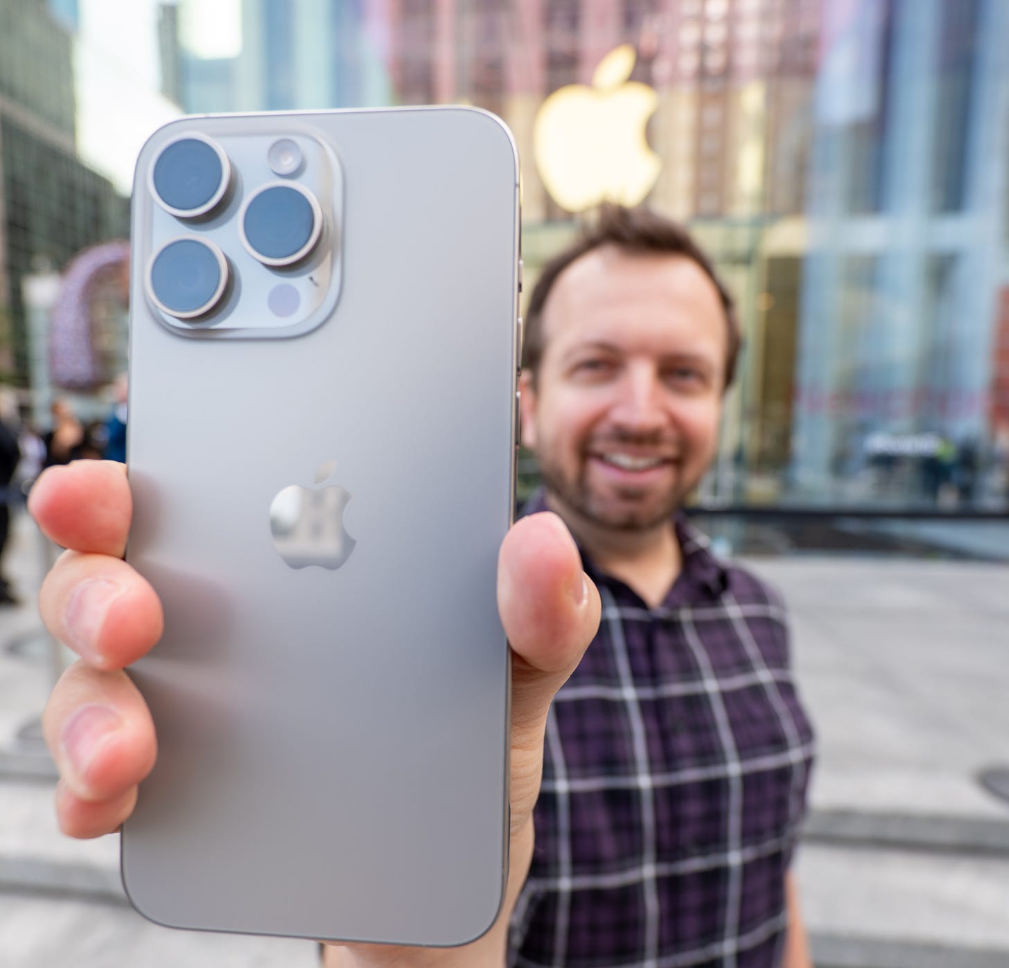 Matt Swider holding iPhone 15 Pro Max in Natural Titanium