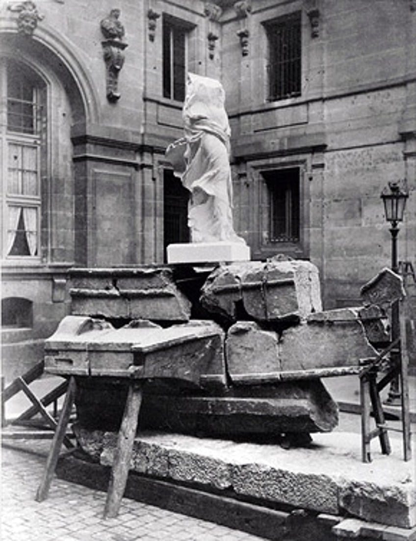 Constructing the Nike of Samothrace Statue