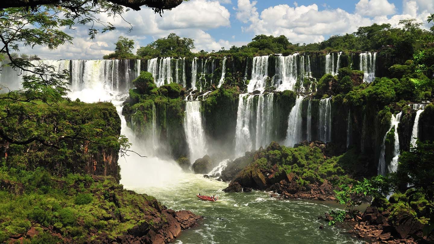 Iguazu falls: which side do you choose? - six-two by Contiki