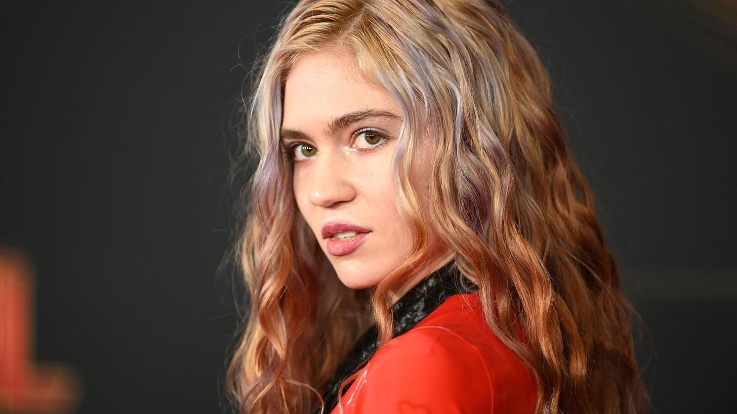 Grimes a un message pour les communistes (et ça lui ressemble beaucoup)