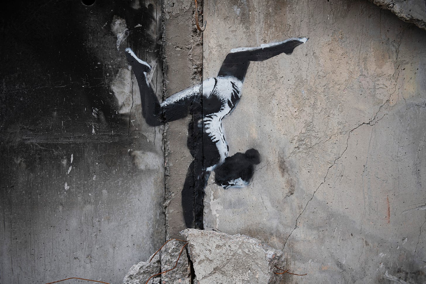 Banksy art appears amid war ruins in Ukraine | DC News Now