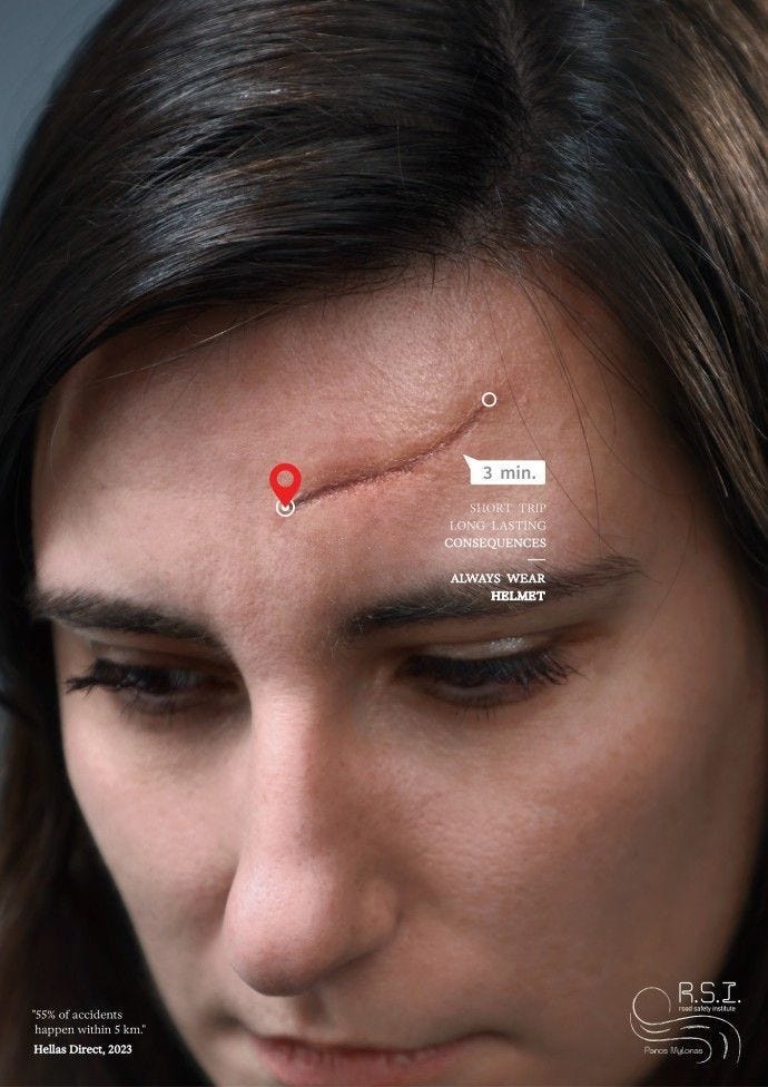 Portrait d'une femme avec une cicatrice sur le front representant la disctance a velo de son trajet sans casque