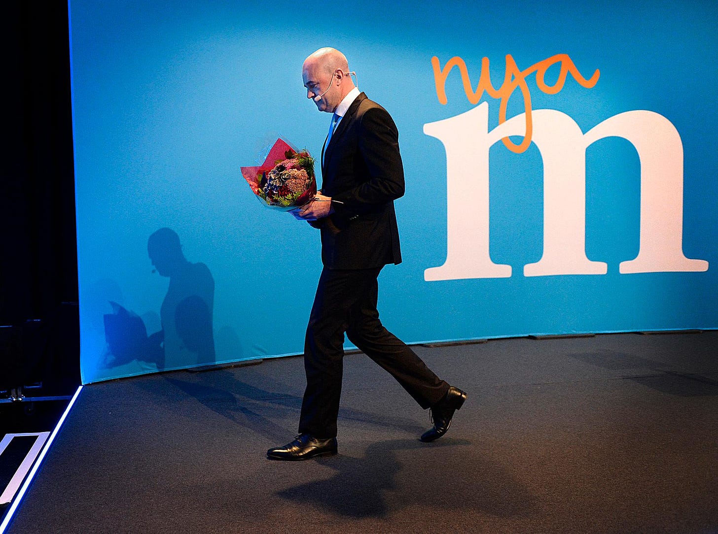 En strateg kastar in handduken. På valnatten den 14 september meddelade Fredrik Reinfeldt att han avgår som både statsminister och partiledare. Efter 23 år i riksdagen, elva år som partiledare och åtta år som statsminister. Det senare är svenskt rekord sedan Sverige blev en demokrati.