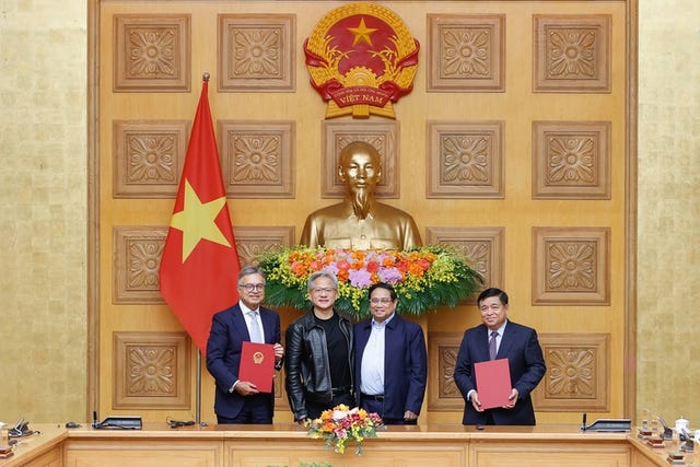 Prime Minister Pham Minh Chinh (second to right), Minister of Planning and Investment Nguyen Chinh Dung (R) and President and CEO of NVIDIA Jensen Huang at the signing ceremony, Ha Noi, December 5, 2024